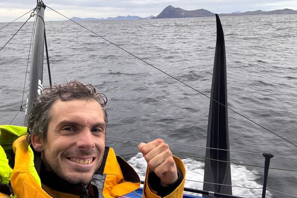 Charlie Dalin franchissant le Cap Horn, photo envoyée depuis le bateau MACIF Santé Prévoyance le 24 décembre 2024