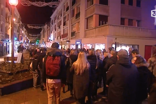 Entre 1500 et 200 personnes dans les rues de Lisieux ce lundi soir