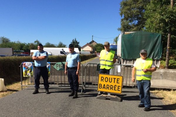 Une trentaine de gendarmes et d'agents de sécurité surveillent la foire de chambérat 