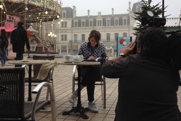 Fanny Sidney est membre du jury de Poitiers Film Festival. Actrice à la télévision dans la série Dix pour cent, elle est aussi diplômée de la Fémis à Paris, département réalisation.