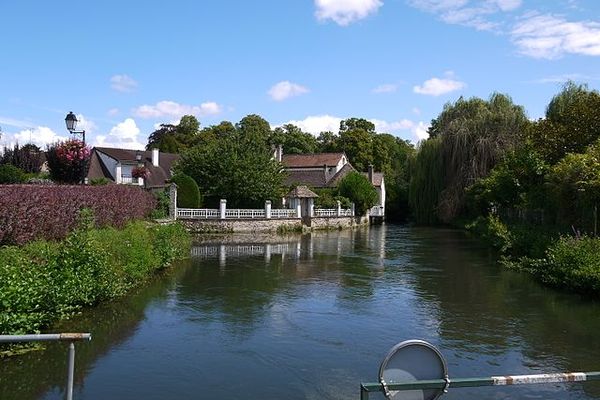 Un ciel dominical éclairci pour Pacy-sur-Eure,