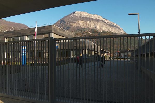 Le collège Jules Flandrin de Corenc, dans l'agglomération de Grenoble, théâtre d'une agression ce mardi 5 décembre en fin d'après-midi