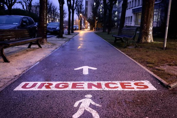 Le photographe Adrien Sauvage s'est immergé dans les services d'urgences du CHU de Dijon