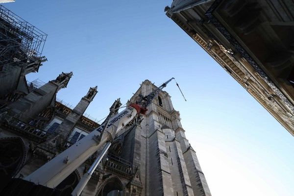 Le chantier de Notre-Dame en sommeil en raison de la crise sanitaire, mercredi 22 avril.