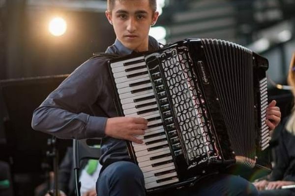 Réfugié dans le Gâtinais, le jeune Ukrainien Vladyslav Hrytsun, 16 ans, concourra dans la catégorie classique master.