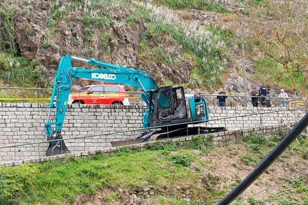 Des engins de chantier ont été incendiés, dans la nuit du lundi 8 au mardi 9 avril, à Corte.