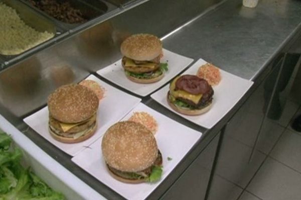 Ce hamburger est déjà entièrement fait maison