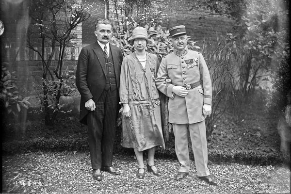 Au centre, la résistante roubaisienne Léonie Vanhoutte, lors de sa décoration comme chevalier de la Légion d'honneur.