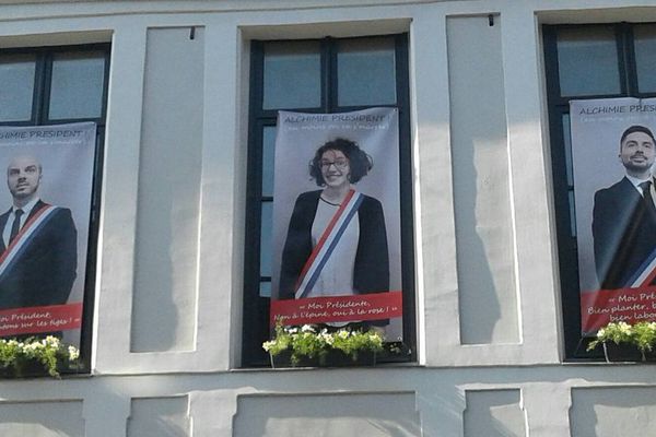 Les affiches présentant les fleuristes d'Alchimie et Absinthe (visibles dans le Vieux-Lille)