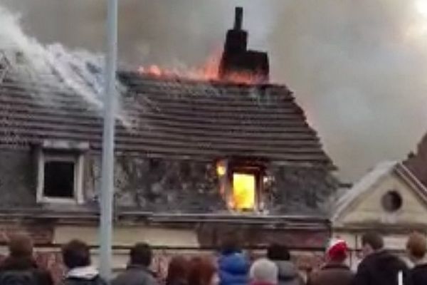 L'imprimerie Hollande & Cie a été détruite par les flammes cet après-midi à Valenciennes.