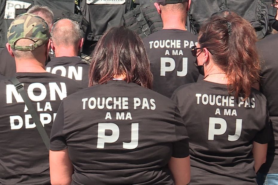 In Toulon the police “in mourning” in front of the prefecture to demonstrate against the reform of the reorganization of the judicial police