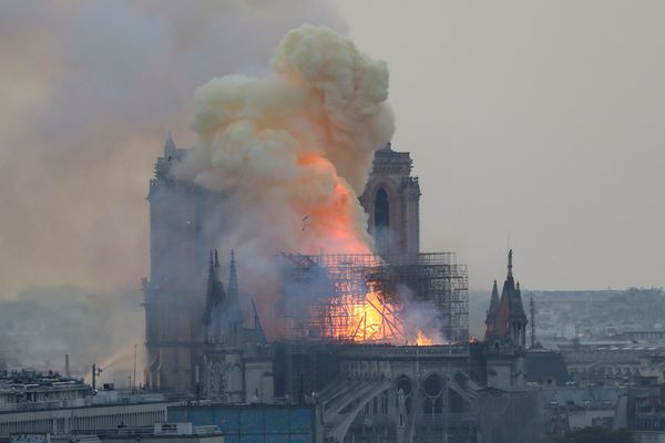 La cathédrale Notre-Dame de Paris en flammes, ce lundi 15 avril