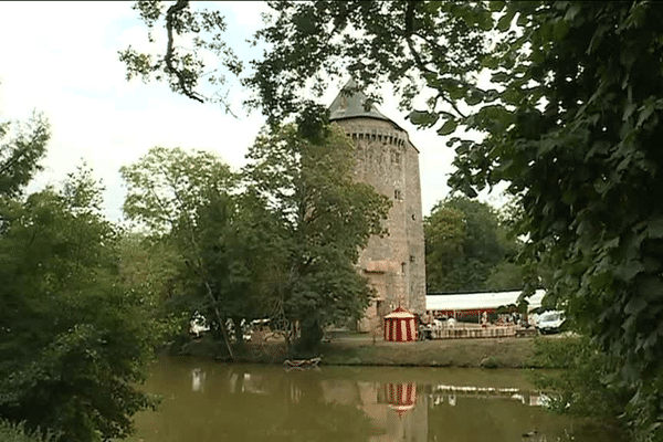 La Tour Duguesclin, reprise aux Anglais par Bertrand Duguesclin en 1354 à Grand-Fougeray (35)