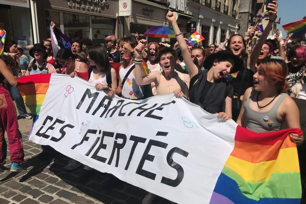 La tête de cortège de la troisième marche des fiertés de Troyes, le samedi 03 juin 2023.