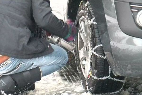 Les automobilistes surpris par la neige dans la vallée de la Blanche.