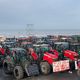 Les tracteurs des agriculteurs en colère se ressemblaient sur la plage du Touquet (Pas-de-Calais) samedi 27 janvier 2024.