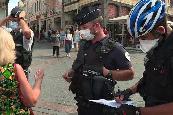 Pour les policiers, l'heure est désormais aux sanctions en cas de non-respect du port du masque.