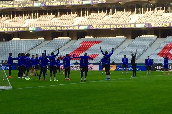 Les joueurs du Racing ont pris leurs marques au stade Pierre-Mauroy.