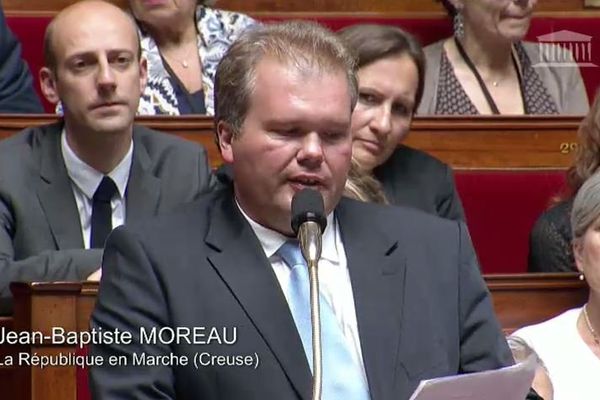 Dans sa réponse, le ministre de l'économie Bruno Le Maire, a exigé des salariés de GM&S la levée immédiate du blocage de l'usine PSA de Sept-Fons dans l'Allier.