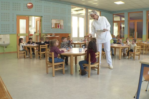 Sur 200 écoliers, 90 familles ont déjà renseigné leurs revenus. 46 sont éligibles à la cantine à 1 euros ou 50 centimes.