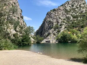 Interdiction de la baignade aux gorges du Gouleyrous à Tautavel pour cause de contamination aux entérocoques et E.coli. Vendredi 19 juillet 2024.