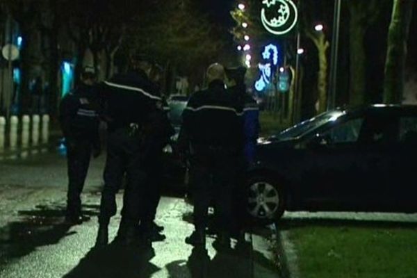 Les gendarmes sur les lieux de l'homicide le dimanche 22 décembre 2013