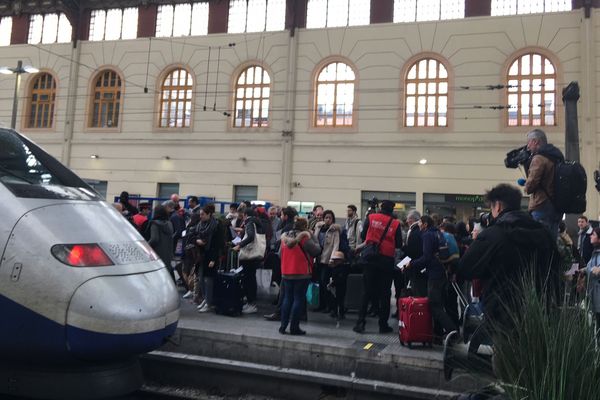 Un TGV se fait star, le temps d'une grève médiatisée