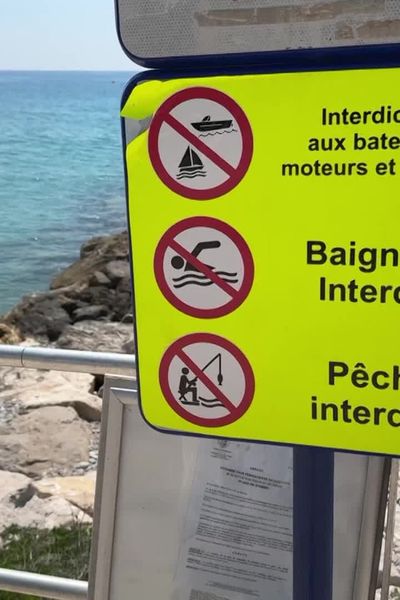 Sur la plage du Gorbio à Menton, l'interdiction de baignade et de pêche est permanente.