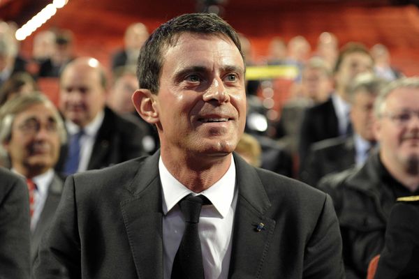 A gauche comme à droite, l'idée de Manuel Valls ne passe pas.