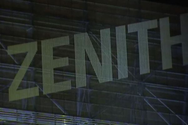 Le signal du Zénith, installé sur le toit du bâtiment