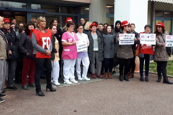 Le personnel de l'EHPAD des Blés-d'Or, à Saint-Baldoph (Savoie), s'est joint à la mobilisation nationale. 