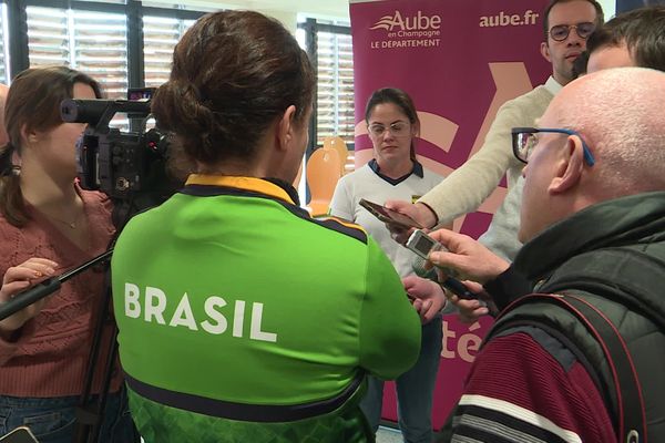 La délégation brésilienne prépare la venue des athlètes pour les jeux paralympiques dans leur camp de base à Troyes, dans l'Aube.