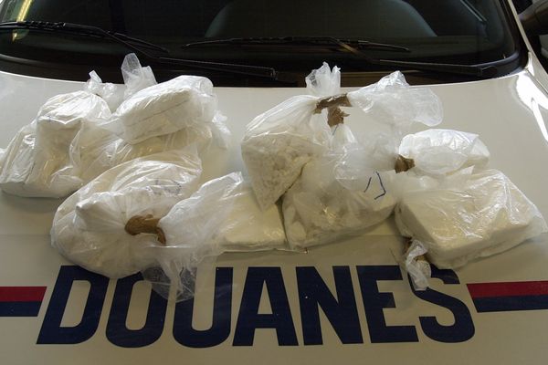 Les agents ont saisi 80 ballots de cocaïne d'environ 30 kg chacun, pour une valeur estimée à 75 millions d'euros, un montant multiplié par deux à la revente. La quantité représente, à elle seule, 20% des saisies de cocaïne en France cette année-là.