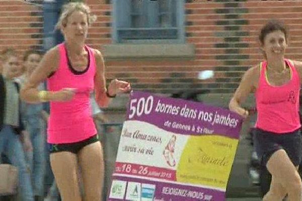 Les deux marathoniennes courent pour sensibiliser au cancer du sein