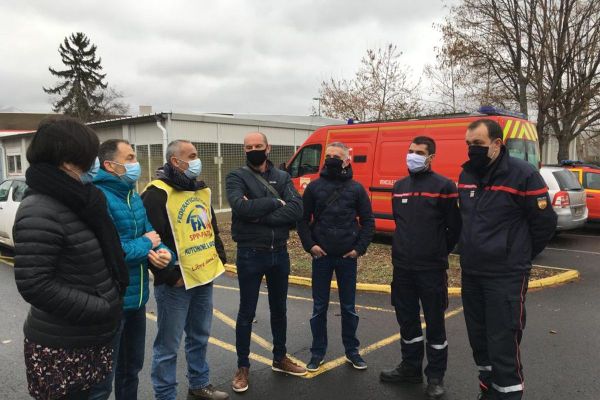 Les syndicats de sapeurs-pompiers du Puy-de-Dôme n'acceptent pas le calendrier vaccinal qui leur est proposé.