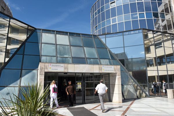 CHU de Montpellier : l'hôpital Arnaud de Villeneuve - archives