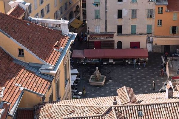 Place Saint-François, dans le vieux Nice