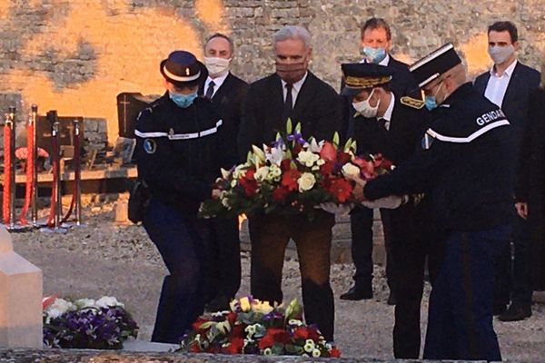 Le député LR François Cornut-Gentille rend hommage au général de Gaulle pour le 50ème anniversaire de sa mort, à Colombey-les-Deux-Eglises, le 9 novembre 2020.