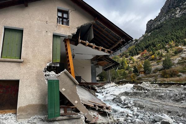 Le département s'est engagé à verser 16 millions d'euros, soit 16% de son budget, pour reconstruire le hameau dévasté.