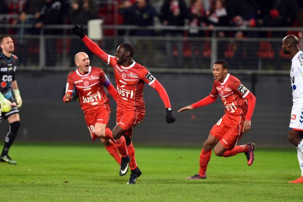 La joie de Ciss après le 2ème but de Valenciennes