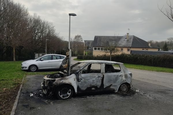 La véhicule personnel d'un gendarme, travaillant à la brigade de Falaise, a été incendiée.