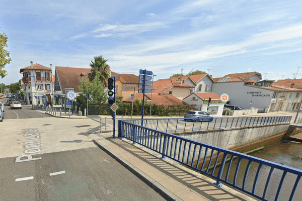 L'accident a eu lieu à l'angle du Pont Lajus et des allées Marine à Capbreton, dans les Landes.