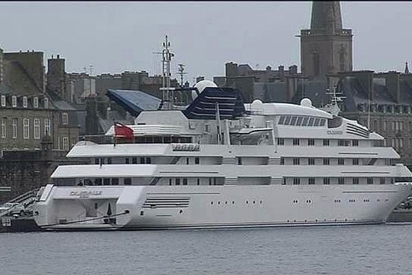 emir dubai yacht