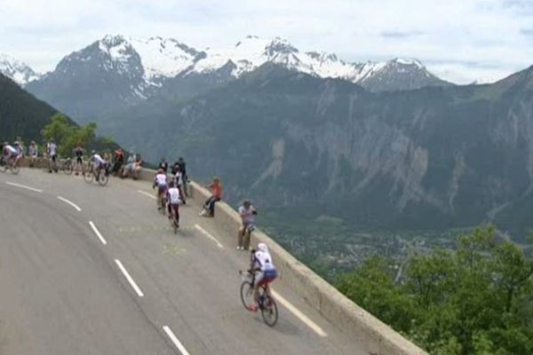 Les plus courageux grimpent l'Alpe d'Huez 6 fois.