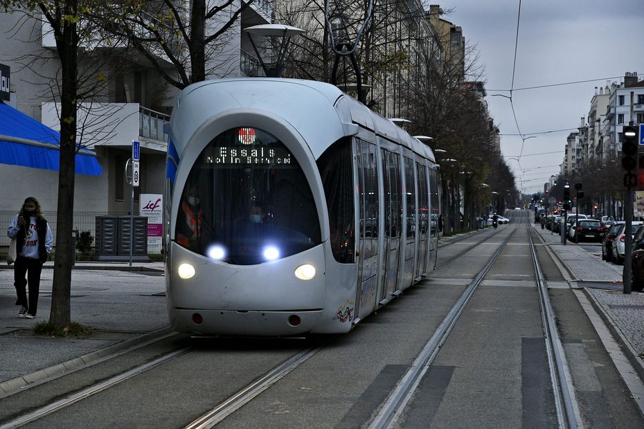 New Tram Line Unveiled in Lyon as Alternative to Metro, Sparks Debate