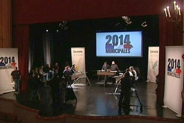 Le débat des municipales au théâtre de Béziers le 12 décembre 2013