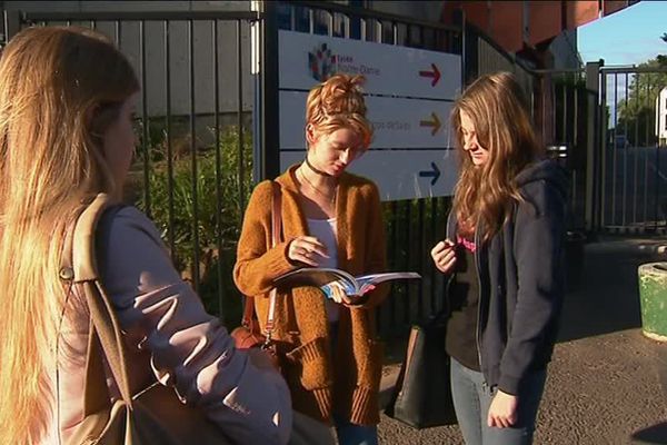 Amandine, Marie et Clara passaient l'épreuve d'Histoire-Géographie mardi 19 juin.