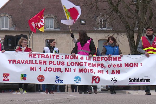 C'est l'intersyndicale, qui regroupe 8 syndicats, qui gère les lieux de rassemblement et parcours des défilés dans chaque département