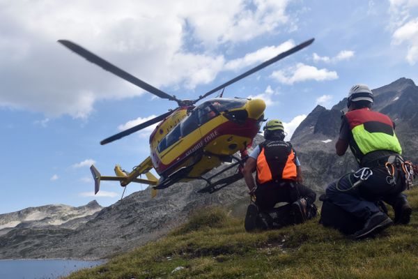 L'hélicoptère de la sécurité civile en Isère, Dragon 38, a été mobilisé pour survoler la zone.