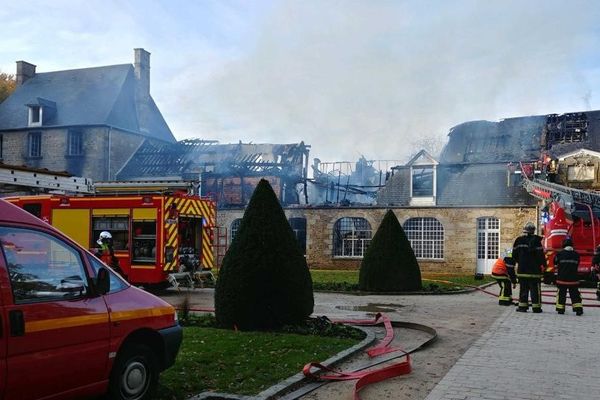 La toiture du bâtiment classé au registre des Monument historiques est partie en fumée